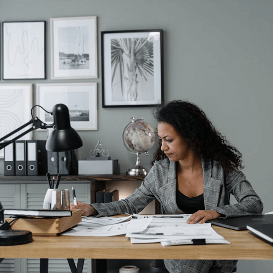 Bitnote Luxmora équipe d'experts en investissement cryptographique